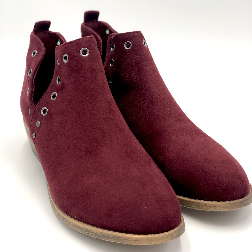 Women’s Wine Red Heeled Boots.
